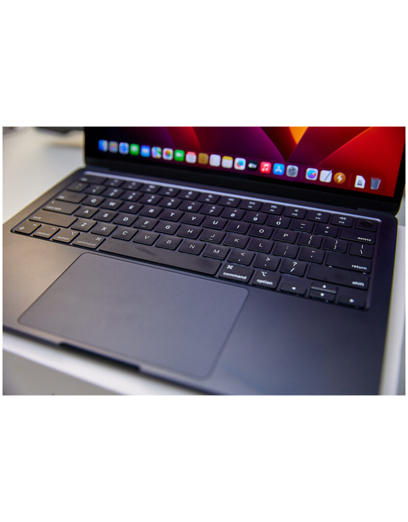 MacBook Air 13 M2 Chip: воплощение элегантности и мощности